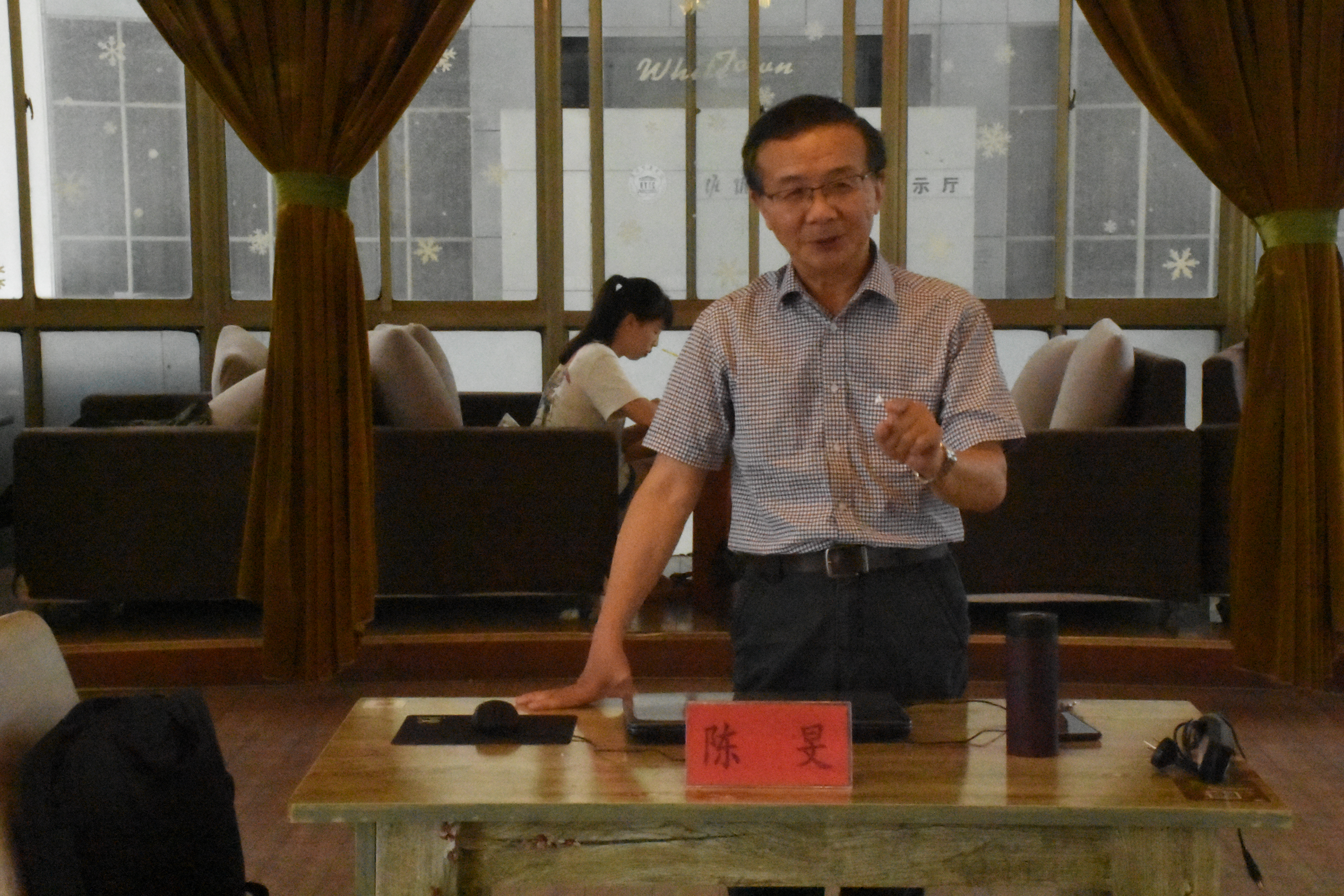 陈旻为教科院少数民族同学做普通话专题培训1.JPG 陈旻为教科院少数民族同学做普通话专题培训1.JPG