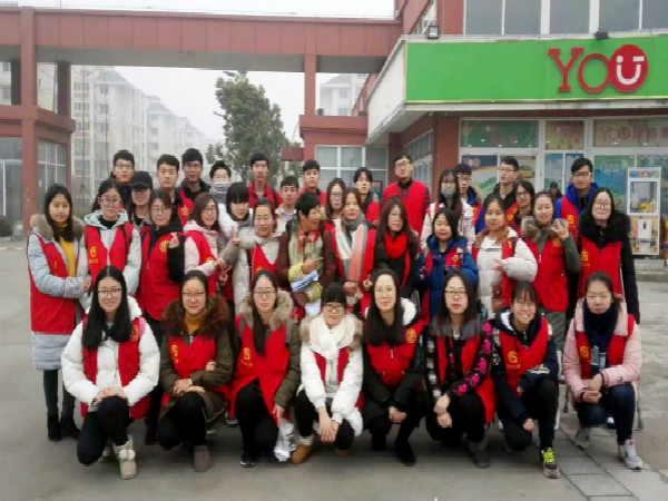 同学们实践结束时的合影_meitu_3.jpg 同学们实践结束时的合影_meitu_3.jpg