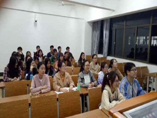 图为黄连政发言,于添水摄_副本.jpg 图为黄连政发言,于添水摄_副本.jpg