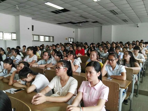 校门.jpg 校门.jpg