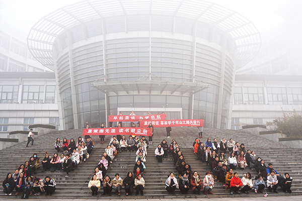 早起晨读 为梦起航 朱凌璇 摄 (5).jpg 早起晨读 为梦起航 朱凌璇 摄 (5).jpg