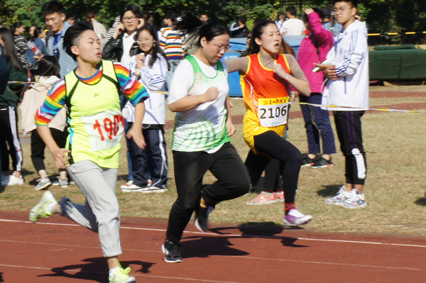 摄影部1705班-张斐然.jpg 摄影部1705班-张斐然.jpg