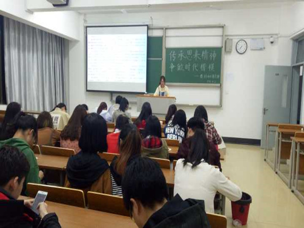 图为刘恬恬发言,于添水摄_副本.jpg 图为刘恬恬发言,于添水摄_副本.jpg